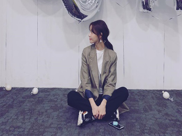 Bí kíp diện đồ đen trắng tuy đơn giản mà vẫn tỏa sáng như sao Hàn