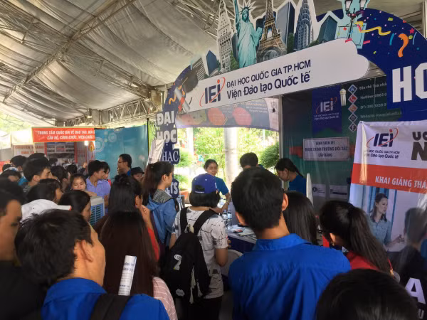 TP.HCM: Giới trẻ hào hứng tham dự ngày hội tuyển sinh - du học - việc làm - văn hoá 2017