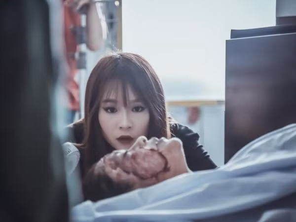 "Hình nhân" công bố poster và tạo hình kinh dị của Trương Quỳnh Anh