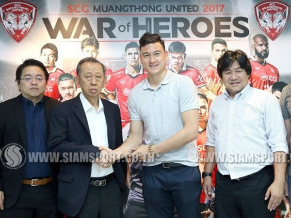 Đặng Văn Lâm nhận được lời khen sau buổi kiểm tra y tế tại Muangthong