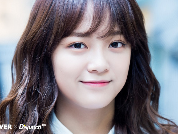 Còn ai sung sướng hơn Kim Sejeong, hát nhạc của thần tượng thì được khen ngược trở lại