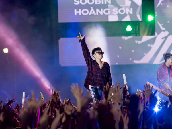 5.000 khán giả yêu nhạc cuồng nhiệt cùng Tóc Tiên, Soobin trong đêm nhạc hoành tráng