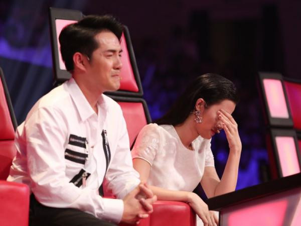 Ông Cao Thắng – Đông Nhi bật khóc trên sân khấu Giọng Hát Việt Nhí