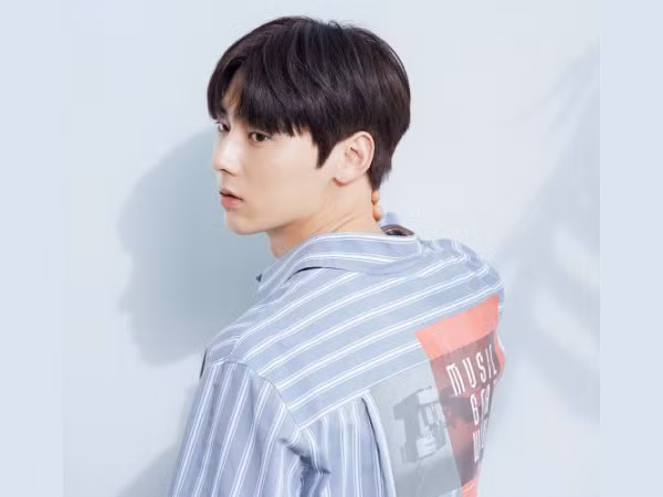 Chị gái Minhyun (Wanna One) nhờ em trai mai mối với một nam idol, đó chính là…