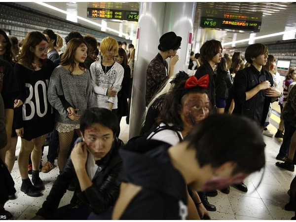 Nhật Bản "chơi" Halloween cực chất với xác sống 