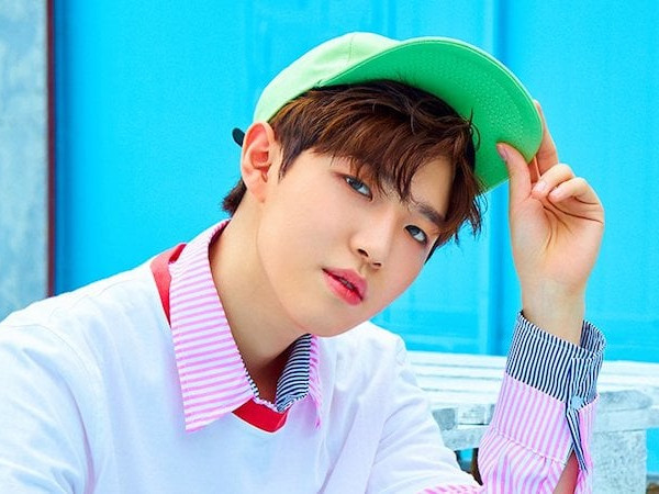 Không chỉ gửi tặng quần áo, fan của Kim Jaehwan (Wanna One) kèm cả hướng dẫn mặc sao cho đẹp