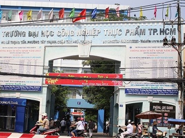 Hơn 2.500 sinh viên Sài Gòn có nguy cơ bị cấm thi vì nợ học phí