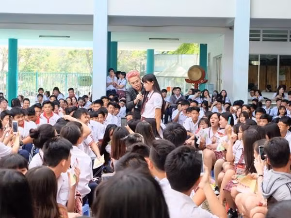 Người truyền lửa 2016: Teen Tân Phong dự thính lớp học "cô giáo Khánh"