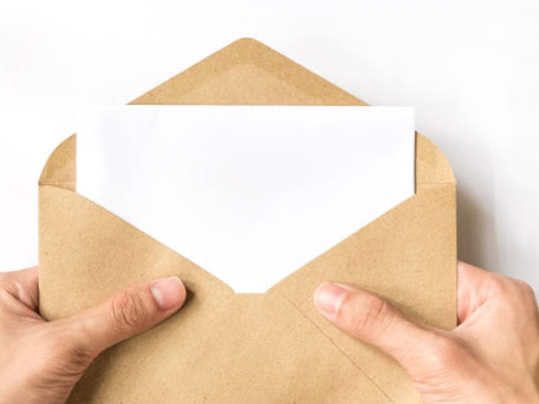 Vài tuần sau khi ông mất, chàng trai này nhận được tấm thiệp kỳ lạ và bất ngờ!