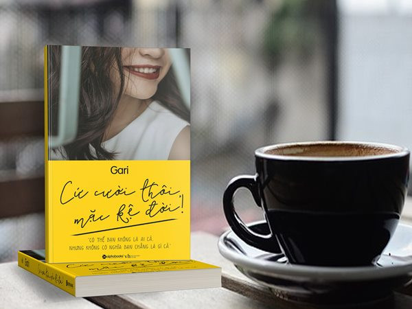 Đọc “Cứ cười thôi, mặc kệ đời” để thấy đâu chỉ tình yêu mới đem lại hạnh phúc