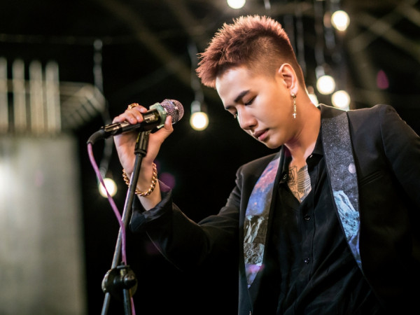 Lou Hoàng vướng vào tình tay ba đậm chất "drama" trong phim ngắn ca nhạc mới 