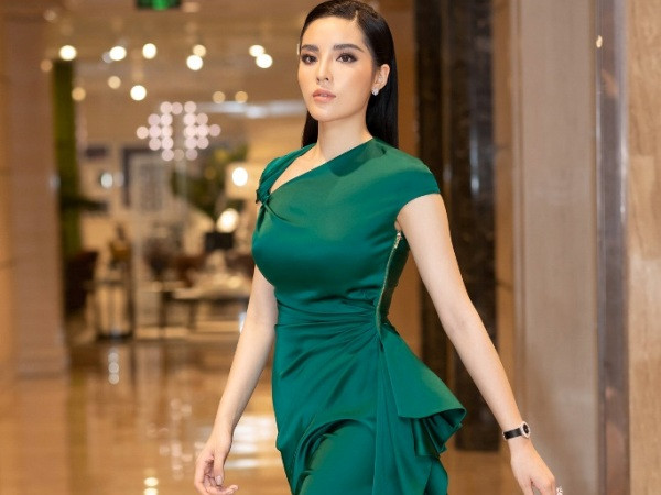 Hoa hậu Kỳ Duyên bất ngờ kín đáo vẫn thu hút mọi ánh nhìn tại sự kiện