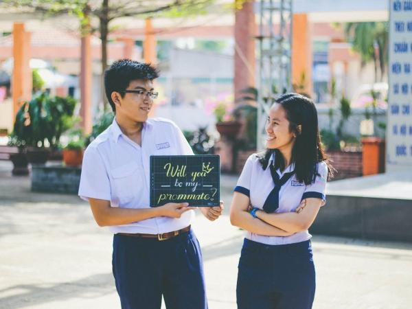 Lại một mùa prom gõ cửa, bạn đã sẵn sàng "lên đồ" để tham dự "bữa tiệc thanh xuân" chưa? 