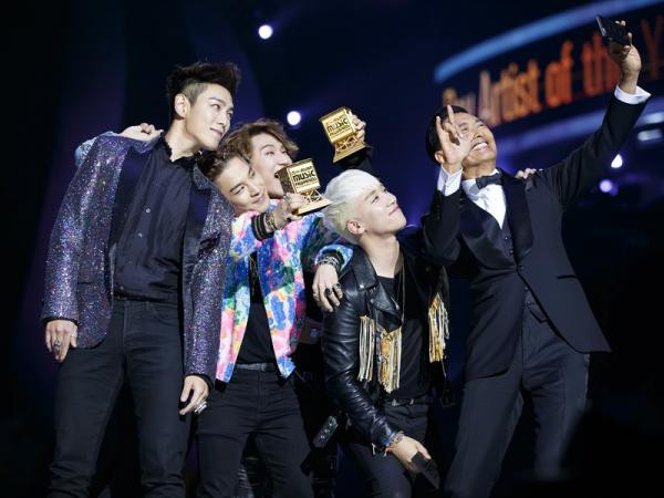 Sự kiện nóng: Những màn trình diễn huyền thoại tại MAMA ai cũng mê