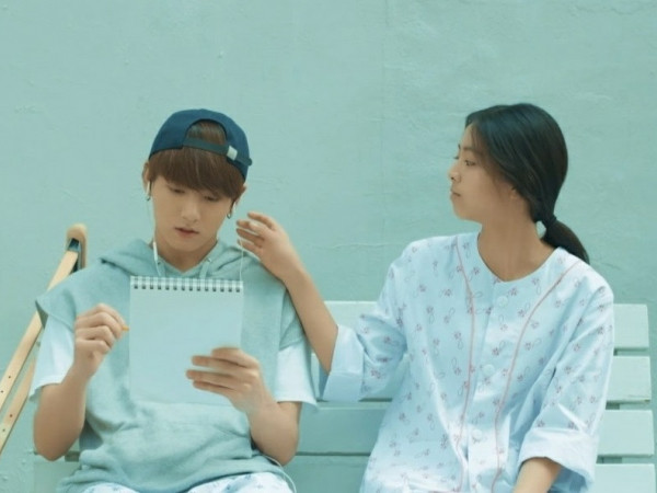 Còn chưa chính thức debut, Yuna (ITZY) đã khiến fan phát hờn vì thân thiết với Jungkook