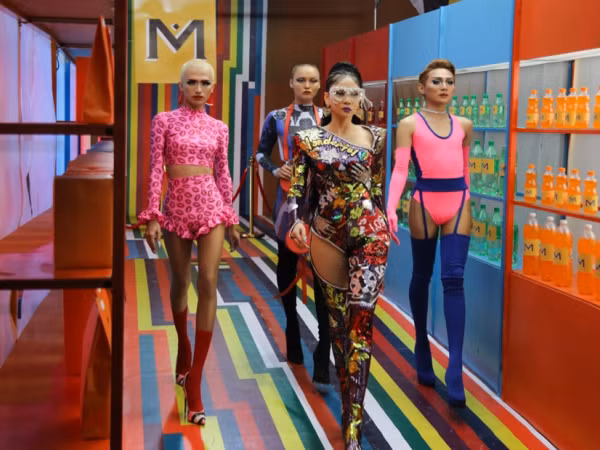 Thu Minh sử dụng 10 bộ trang phục cho MV mới, lồng ghép nhiều thông điệp cổ vũ cộng đồng LGBT