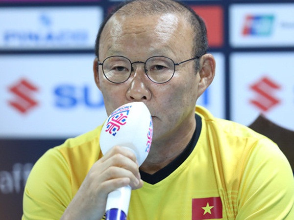 HLV Park: "Philippines chơi cẩn thận, dùng bóng dài tấn công"