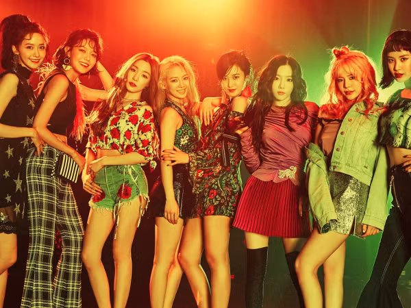 Sunny vừa vô tình nhắc đến SNSD 9 thành viên, còn Yuri ngủ quên ngay khi đang livestream với fan