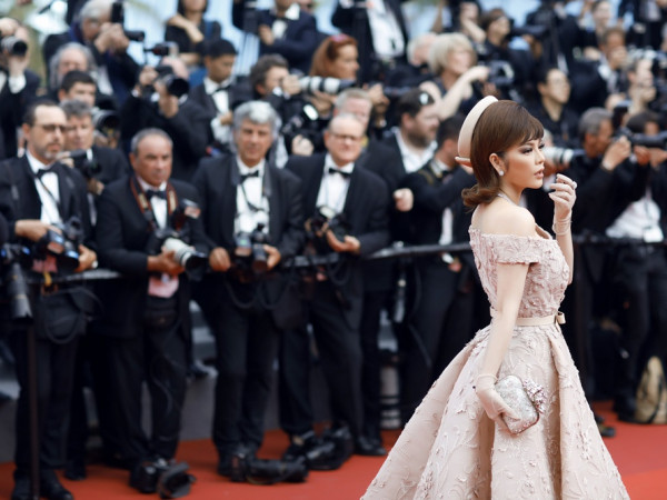 Ngày cuối chia tay LHP Cannes, Lý Nhã Kỳ xinh đẹp như một nàng công chúa