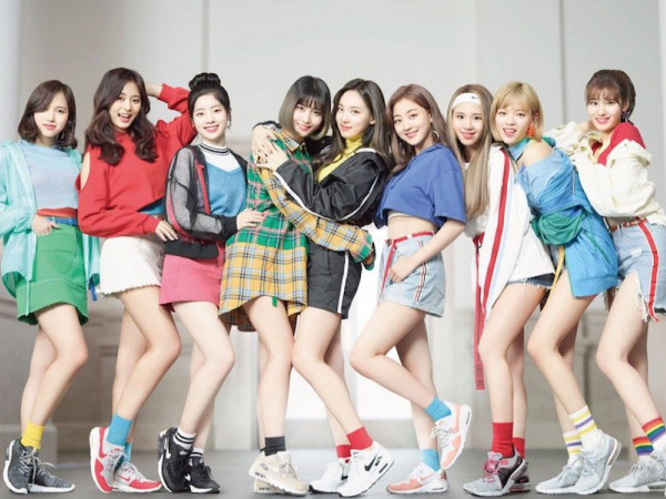 Cùng định nghĩa lại tình yêu theo cảm nhận của các cô gái TWICE