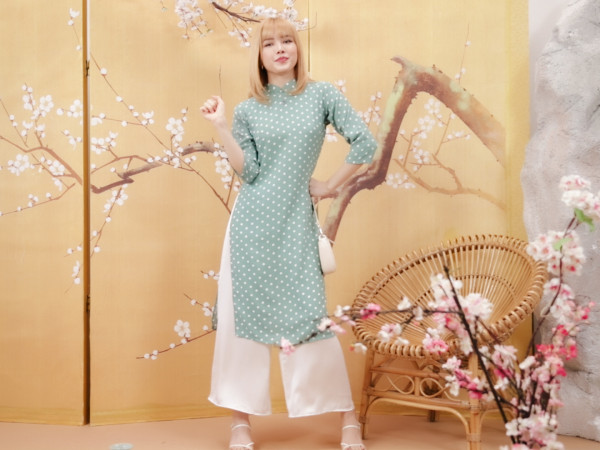 Thiều Bảo Trâm gợi ý cách diện áo dài cực xinh cho 3 ngày Tết, 7 ngày Xuân