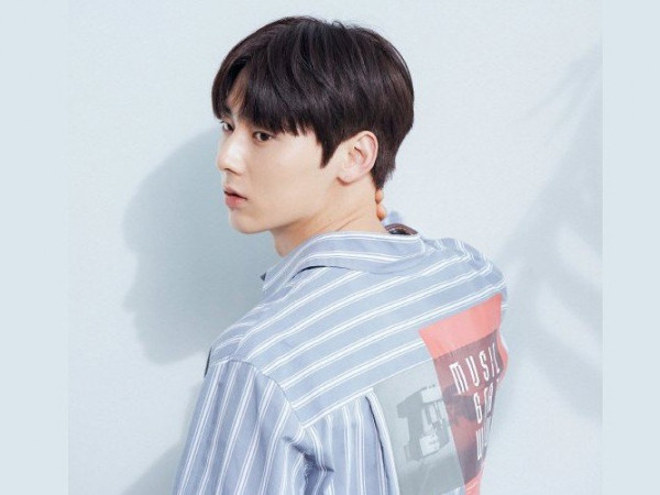 Muốn đáp lại lời chúc sinh nhật của fan thôi, Hwang Minhyun cũng gặp khó khăn
