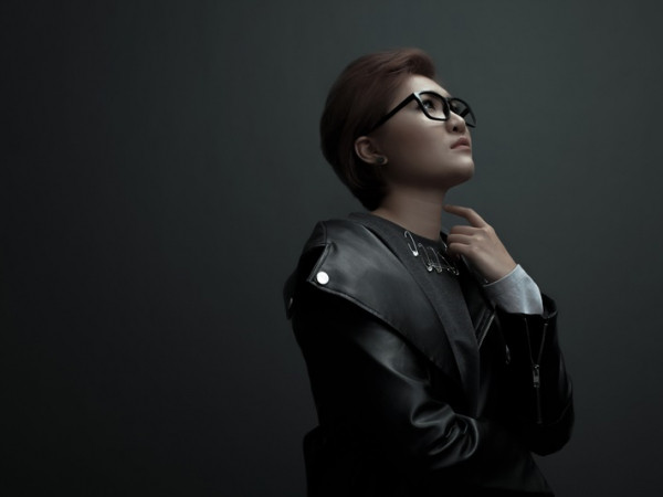 Vicky Nhung kể chuyện tình đồng tính đầy cảm xúc trong MV ca khúc "Lỗi tại mưa"