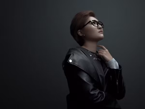 Vicky Nhung kể chuyện tình đồng tính đầy cảm xúc trong MV ca khúc "Lỗi tại mưa"