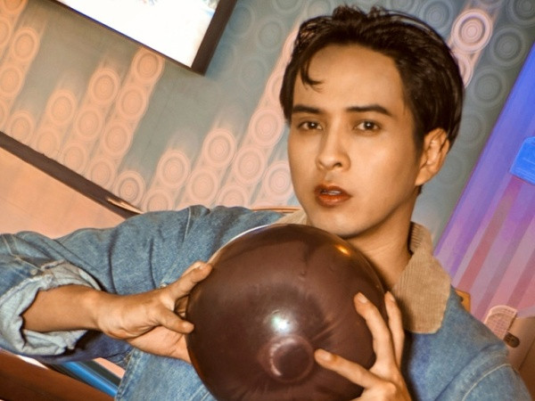 Hồ Quang Hiếu bất ngờ thay đổi sang hình ảnh "thanh xuân" trong MV hoài cổ