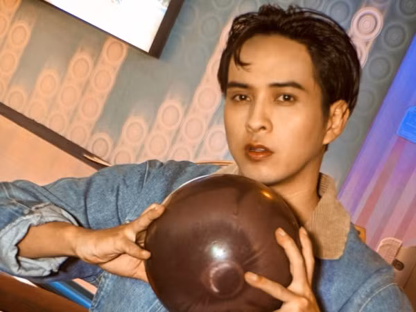 Hồ Quang Hiếu bất ngờ thay đổi sang hình ảnh "thanh xuân" trong MV hoài cổ