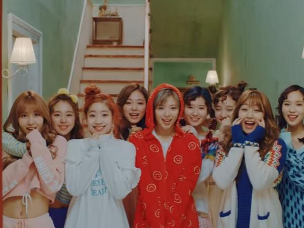 Sau "shyshyshy", "TT", TWICE chuẩn bị khởi xướng trào lưu "Knock Knock Knock"