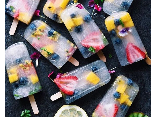 Công dụng của nước dừa sẽ không chỉ để giải khát nếu bạn biết 5 cách "biến hóa" này