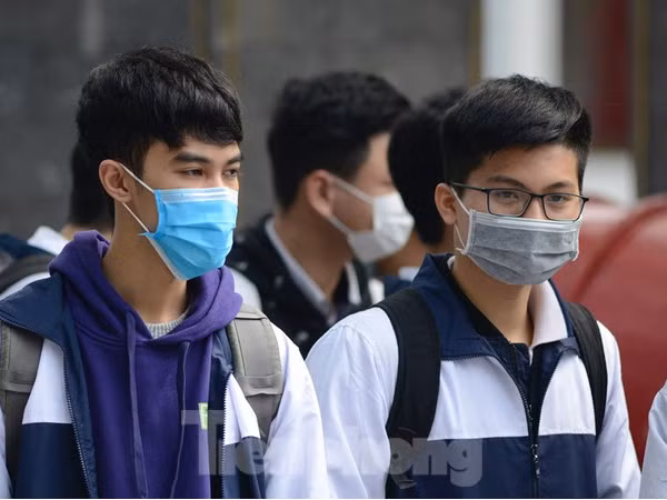 Teen 2002 không than, nhất trí với thầy cô: Không hoang mang khi dời kỳ thi THPT Quốc gia