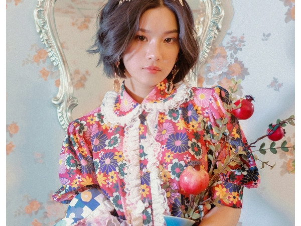 Không áo dài, mai đào rực rỡ, Hoàng Yến Chibi vẫn cực xinh trong loạt ảnh Tết