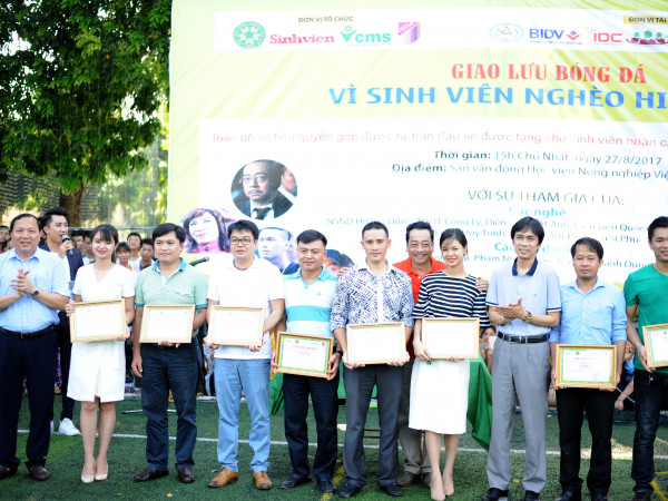 Dàn sao phim "Người phán xử" lại "đốn tim" các bạn sinh viên Hà Nội