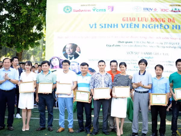 Dàn sao phim "Người phán xử" lại "đốn tim" các bạn sinh viên Hà Nội