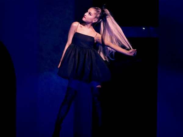 Ariana Grande đã ở đâu khi "Grammy 2019" gọi tên cô ấy? 