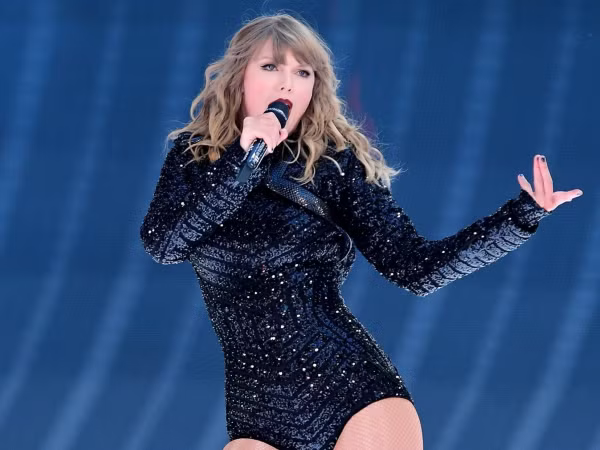 Taylor Swift thông báo sẽ diễn mở màn cho lễ trao giải “American Music Awards 2018”