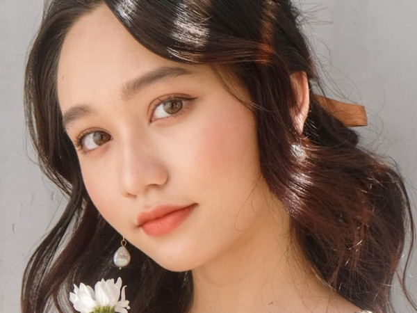 Trên phim Hà Lan mong manh thế nào, ngoài đời Trúc Anh ngọt ngào y hệt