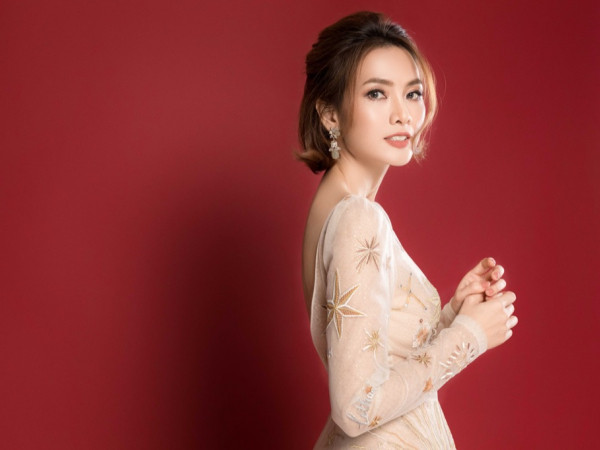 Diễn viên Anh Thư khoe sắc vóc sang trọng, mặn mà trong bộ ảnh mới 