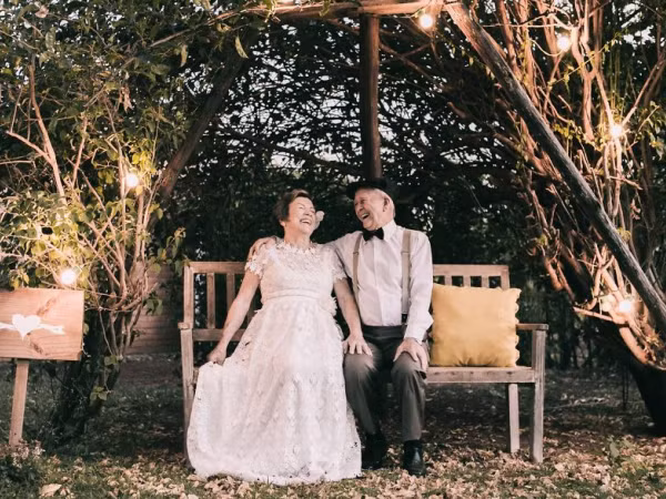 Bộ ảnh kỉ niệm ngày cưới của cặp đôi này sẽ khiến trái tim bạn "tan chảy"