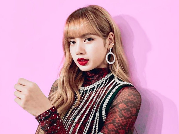 Có thật YG Ent xấu tính đến mức không cho Lisa dự tuần lễ thời trang Paris?