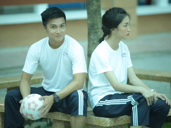 Tiền vệ hotboy Martin Lò bất ngờ cặp đôi với nàng thơ Giọng hát Việt Juky San