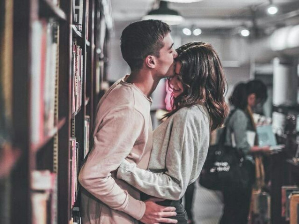 Cách để biến mình thành cô nàng trong mộng của 12 chòm sao nam