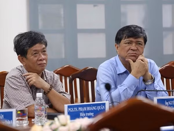 Giám đốc sở Giáo dục - Đào tạo phải sử dụng được ngoại ngữ