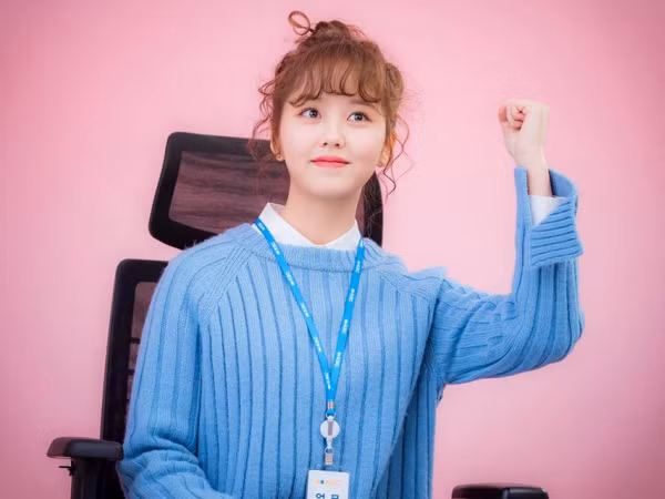 Dù để tóc xoăn tít, Kim So Hyun cũng vẫn đẹp rạng ngời trong phim “Radio Romance”