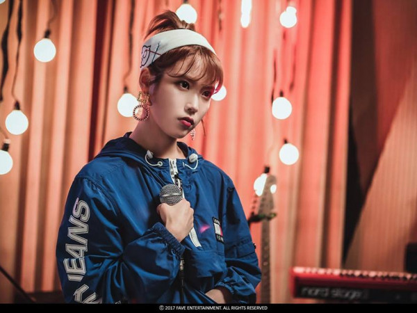 Dù album "Flower Bookmark 2" dời ngày phát hành, các fan vẫn không trách cứ IU vì lý do này