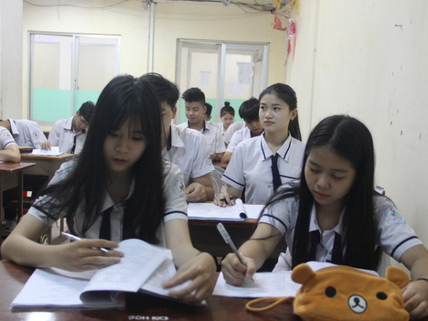 Học ngày, cày đêm, thi thử... chạy đua với kỳ thi THPT Quốc gia