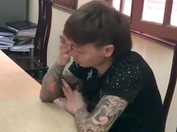 Khá Bảnh khóc thút thít, nhắn nhủ người thân cùng "anh em xã hội"