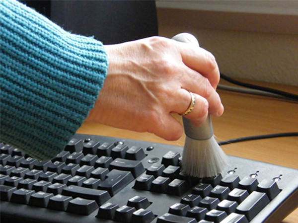 Bàn phím máy tính của bạn có thể bẩn hơn một chiếc bồn cầu